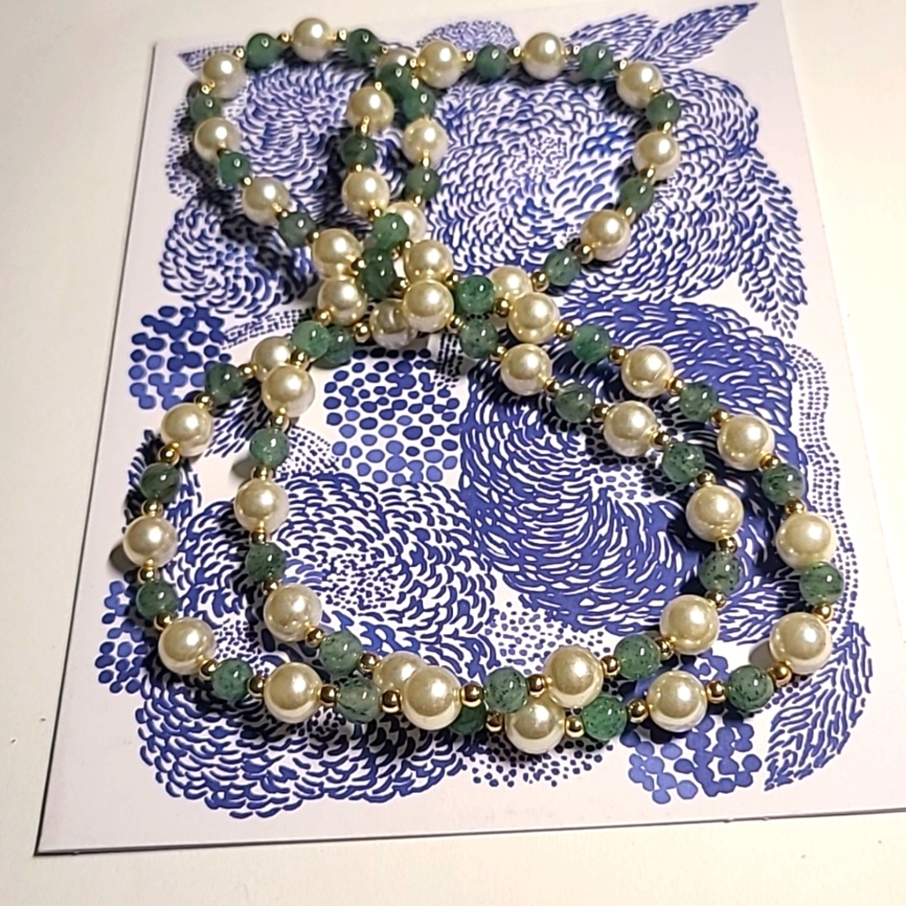 Pearl and Green Beads Necklace - Picture 2 of 3